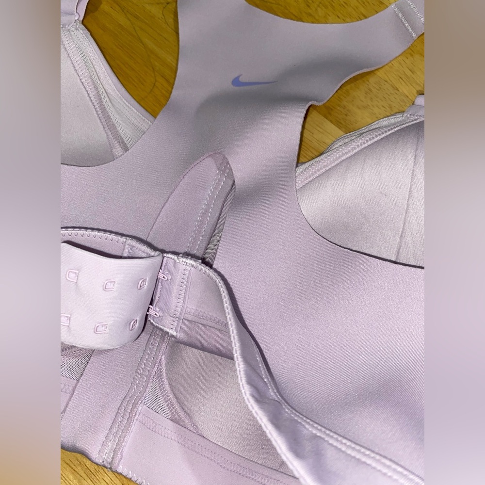 NIKE LILAC SPORTS BRA